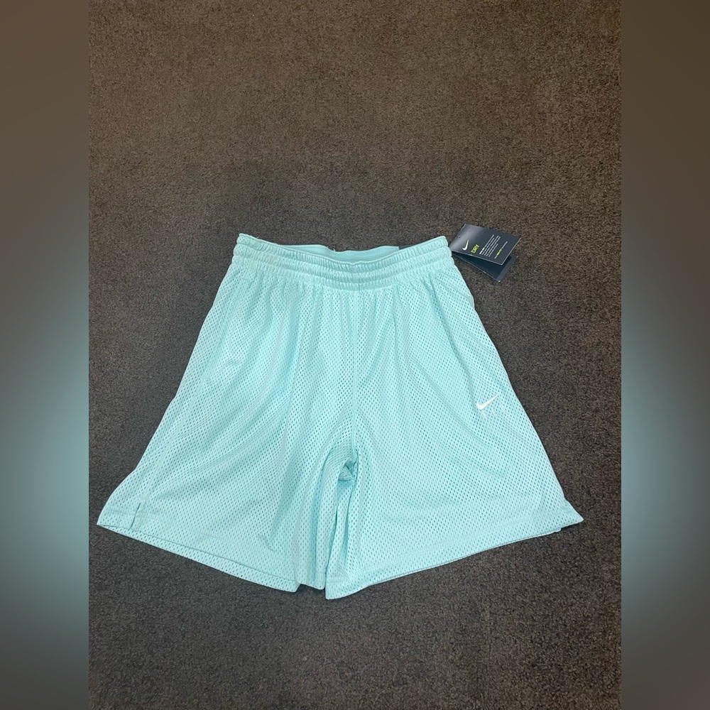 Nike Women’s Dri-FIT Swoosh Fly Basketball Shorts - Picture 3 of 11